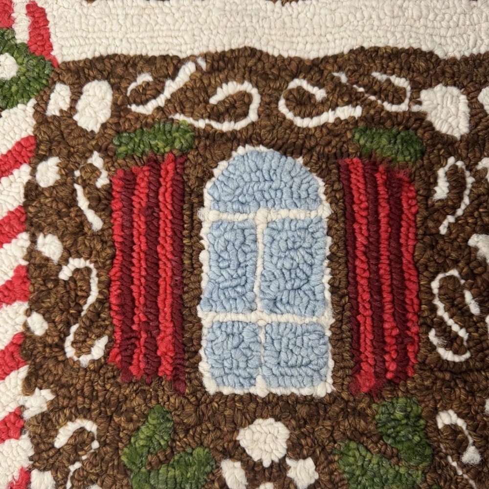 Christmas GingerBread Rug ~ Hand Hooked ~ Memory Foam Padding ~ 22” x 38” - Picture 9 of 9